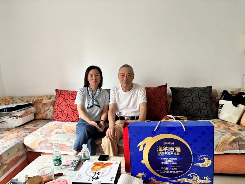 经开三支部中秋走访慰问老